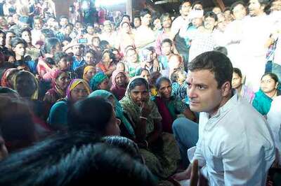 Rahul Gandhi back in action, meets Gujarati street vendors in Delhi