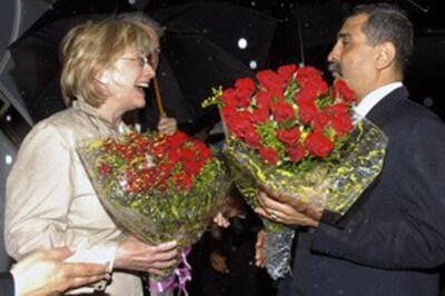 Hillary lands in pouring Mumbai, begins India tour