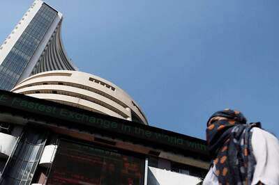 Sensex Ends 443 pts Higher, Nifty Holds 15,550; Maruti Rises 7%