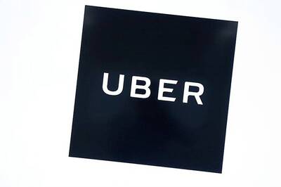 Ride-Hailing Apps Uber, Grab Run Indonesian Tuk-Tuks Off The Road