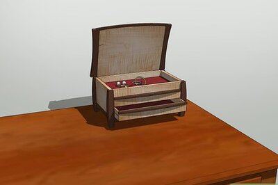 How to Decorate a Dresser