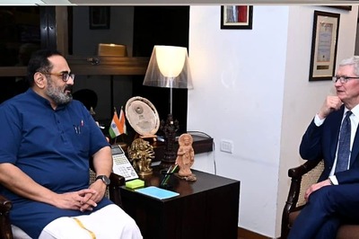 Tim Cook, Rajeev Chandrasekhar Discuss Boosting Manufacturing, Exports