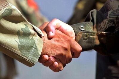 Indian, Pakistani Troops Hold Flag Meeting Over Ceasefire Violations