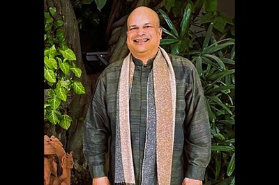 SL Envoy Gifts to India Two Paintings Depicting Arrival of Ashoka's Son, Daughter in Lanka