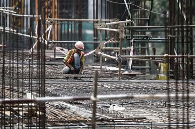 GDP growth accelerates to 7.4% in July-September quarter
