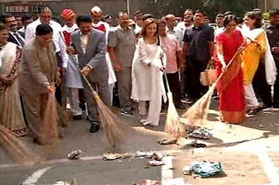 Prime Minister appreciates Nita Ambani for taking up the 'Clean India' challenge