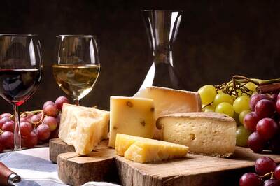 A Guide To Pairing Wine And Cheese