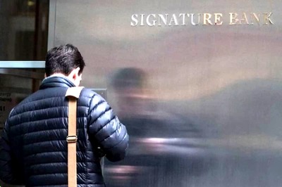Moody's Downgrades Signature Bank To Junk, Places 6 US Banks Under Review