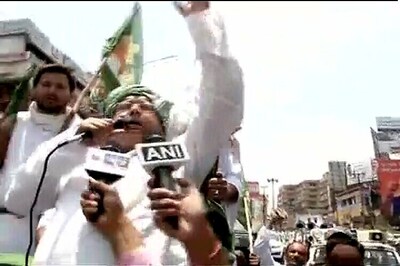 Lalu Prasad marches to Bihar Governor's residence demanding Centre to release caste census