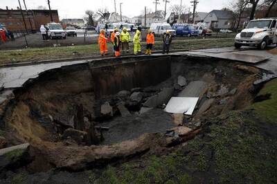 Chicago: Heavy rains cause flooding, roads shut