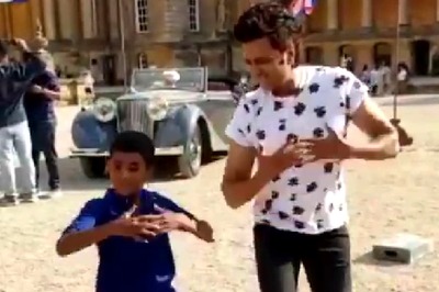 Riteish Deshmukh Performs Akshay Kumar's Housefull 4 Bala Challenge on Busy Road