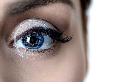 Wearing contact lenses may alter eyes' natural bacteria: Study