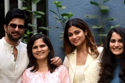 Shamita Shetty Meets Raqesh Bapat's Sister in Pune, Poses for Family Pic; Marriage on Cards?