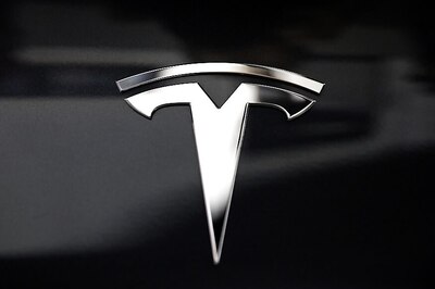 Family of Tesla Crash Driver Hires Law Firm, Questions Autopilot