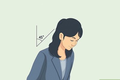 How and When to Perform a Curtsy