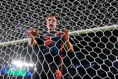 Cesar Azpilicueta Calls on Chelsea to Sort Out Defensive Problems