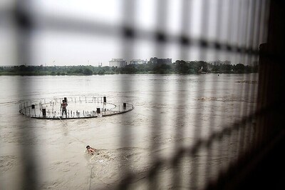 Pregnant Woman, Family Spend Night on Tree as Yamuna Flowed Above Danger Mark in Delhi