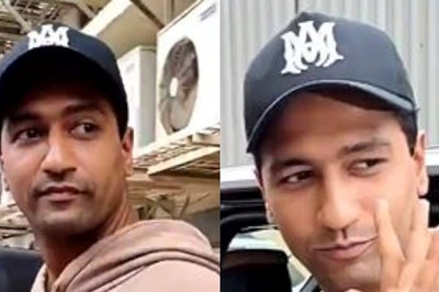 Vicky Kaushal Gives a Thumbs Up As Paparazzi Asks Him About Ranbir Kapoor's Shamshera, Watch Video