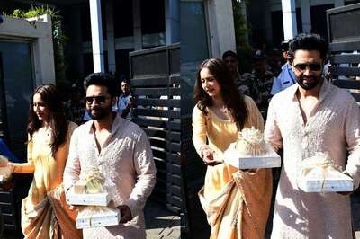 Newly Married Rakul Preet Singh, Jackky Bhagnani Distribute Sweets To Papparazzi As They Arrive In Mumbai