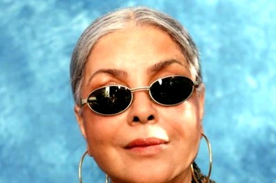 Zeenat Aman Recalls Vodka Kept Attendees In 'High Spirits' At Award Show: 'There Were Enough Shenanigans...'