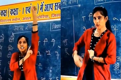 Video of Teacher's Unique Tutorial Goes So Viral That Poet 'Gulzar' Had to Share It | WATCH