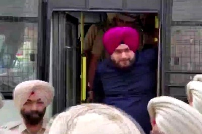Navjot Singh Sidhu Taken to Patiala Hospital for Medical Check-up After 2 Nights in Jail