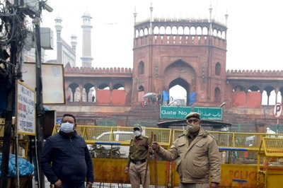 Delhi: Night & Weekend Curfews to Stay, Pvt Offices to Open With 50% Staff in View of Declining Covid Cases