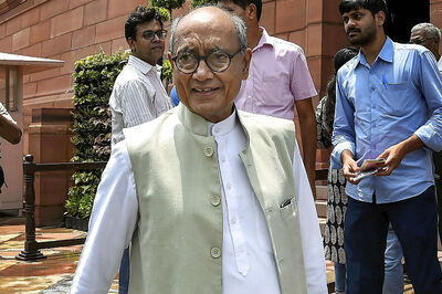 Shivraj Chouhan Has Been Left Alone in MP Poll Battle, I Feel Pity for Him: Digvijay Singh