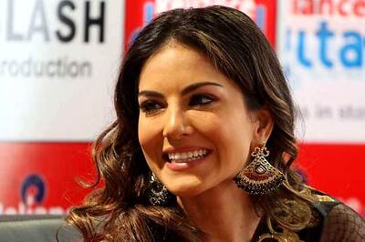 Snapshot: Sunny Leone charms Ahmedabad in a black and gold saree
