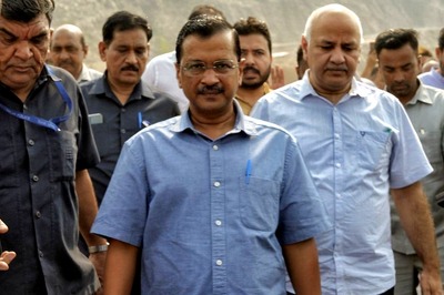 AAP-Loaded: Simultaneous MCD, Gujarat Polls Force Team Arvind Kejriwal to 'Divide, to Rule'