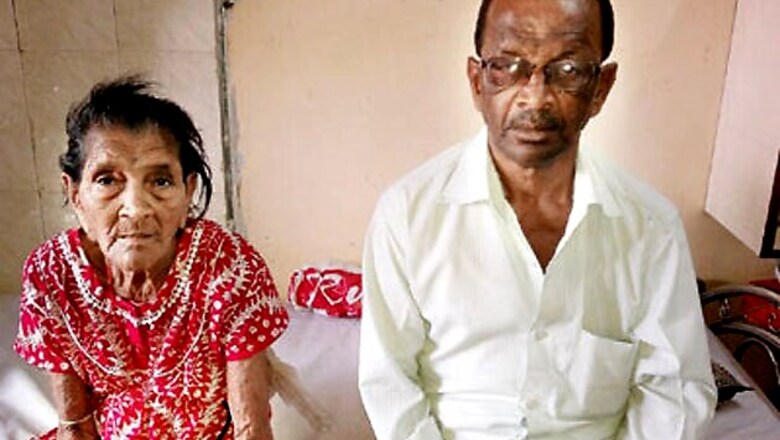 Mumbai: son takes abandoned 90-yr-old mother home