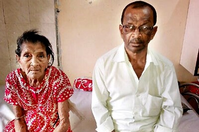 Mumbai: son takes abandoned 90-yr-old mother home