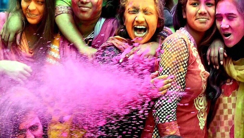 Holi 2017: Listen to These Popular Numbers While Celebrating Festival of Colors