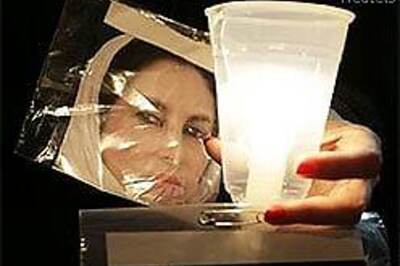 Benazir buried, Pakistan on the edge