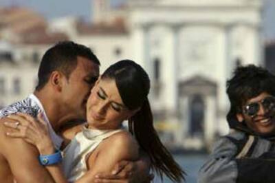 Kareena to sport Barbie doll look in Kambakkht Ishq