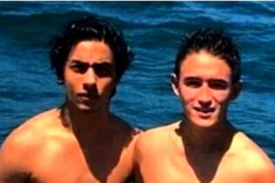 Here’s a Video of Shah Rukh Khan's Son Aryan Khan Chilling with His Friends