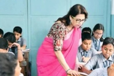 Maharashtra Introduces Dress Code for School Teachers; T-shirts, Jeans Not Allowed