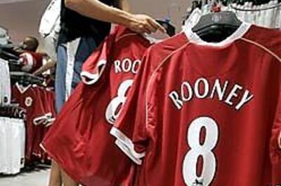 Manchester United rout Newcastle, take EPL top spot