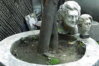 PIL seeks covering of Nehru, Indira, Rajiv statues