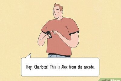 How to Text a Girl You Don't Know (Without Feeling Awkward!)