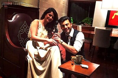 Photo Of The Day: Fawad Khan and his wife Sadaf proudly pose with his Filmfare trophy for friend Sonam Kapoor