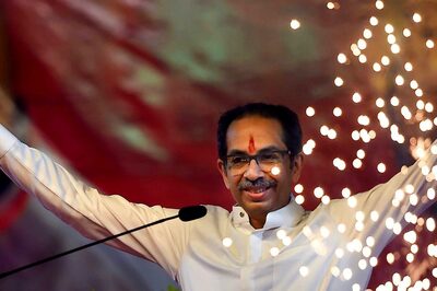 Munnabhai Here Thinks of Himself as Bal Thackeray And Wears Shawl: Maha CM Uddhav's Veiled Barb at Raj Thackeray