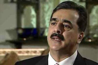 Pak PM Gilani meets Kayani, Pasha