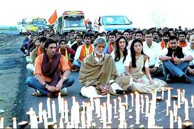 Special screening of 'Satyagraha' for Anna Hazare's team?