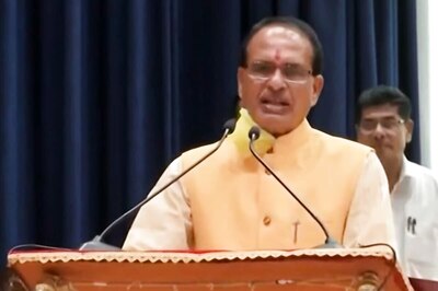 Chouhan Asks Sonia to Take Action Against Kamal Nath for Remarks on Pandemic