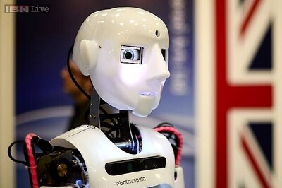 Dancing, talking humanoid robots show off at Madrid congress