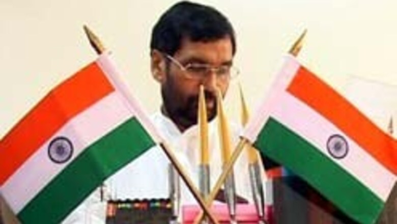Paswan wants to replace Mayawati