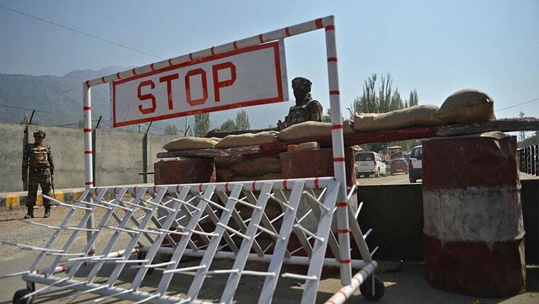Suspected Militants Snatch Weapons from TV Tower Guards in Kashmir