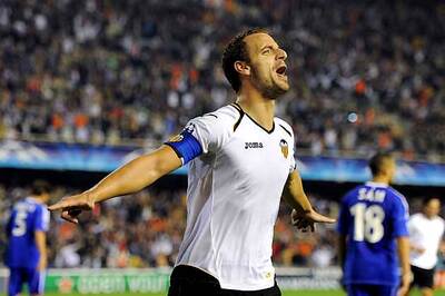 Man United edge closer to CL last 16