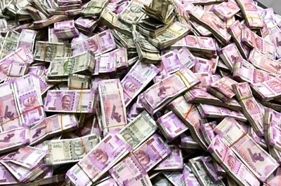 Bengal SSC Scam Case: ED Seizes Over Rs 15 Crore Cash, Gold Bars From Minister’s Aide Home in Belgharia